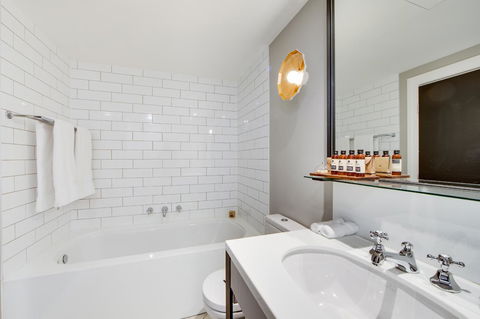 Mayfair Hotel - Accommodation Coffs Harbour 1