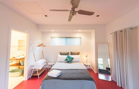 S T U D I O 22 Peaceful Retreat With Garden Views - Accommodation Coffs Harbour 3