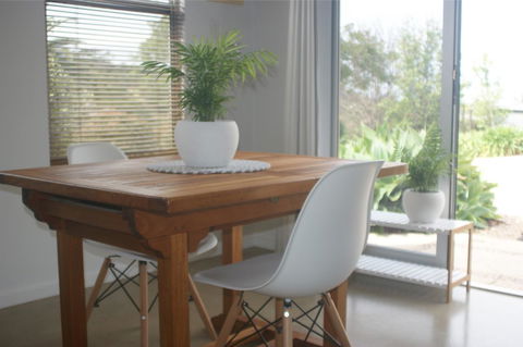 S T U D I O 22 Peaceful Retreat With Garden Views - Accommodation Coffs Harbour 9