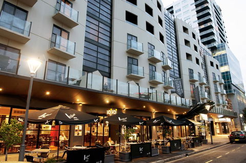Mantra Hindmarsh Square - Accommodation Coffs Harbour 3