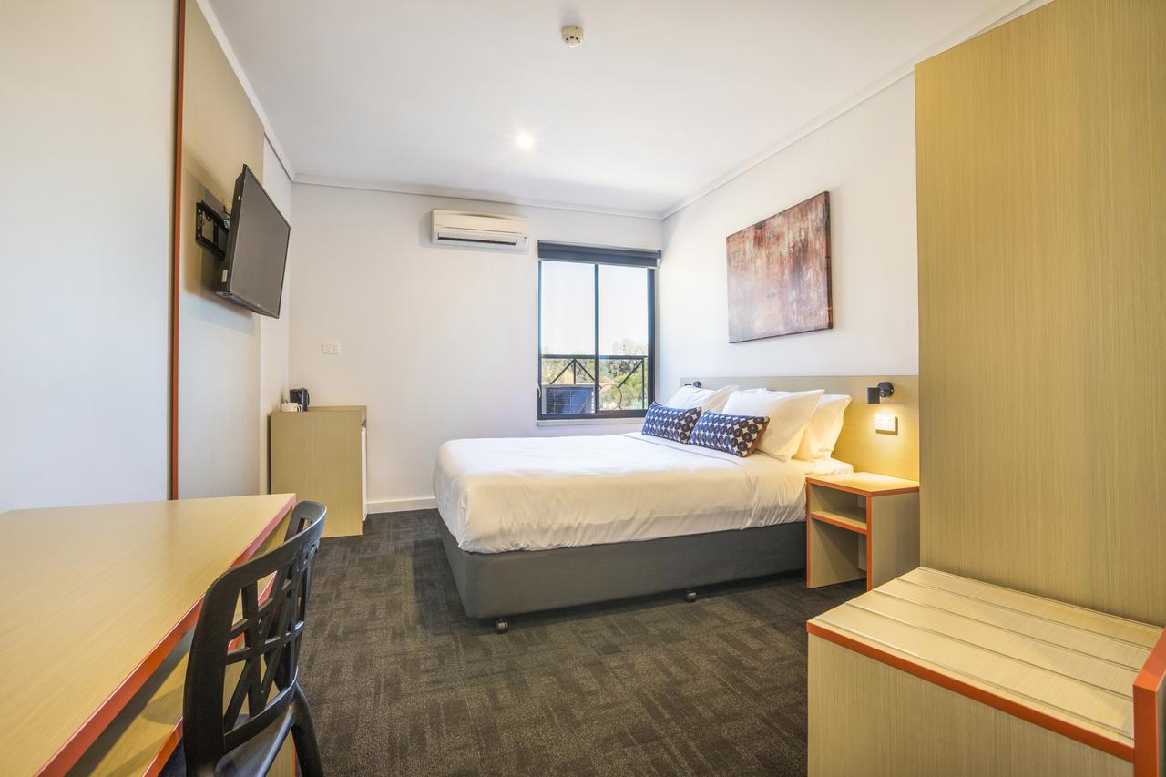 Elizabeth Grove SA Accommodation Coffs Harbour