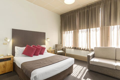 Adelaide Paringa - Accommodation Coffs Harbour 2