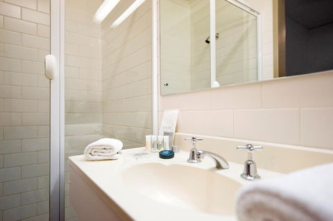 Adelaide Paringa - Accommodation Coffs Harbour 14