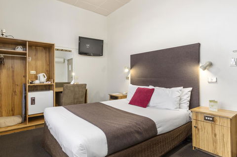 Adelaide Paringa - Accommodation Coffs Harbour 4