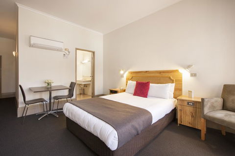 Adelaide Paringa - Accommodation Coffs Harbour 13