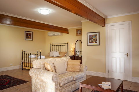 Angaston Saleyards Luxury Accommodation - Accommodation Coffs Harbour 19
