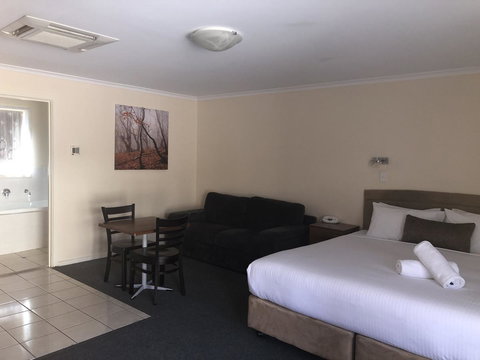 Clare Central - Accommodation Coffs Harbour 4