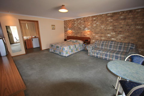 Clare Central - Accommodation Coffs Harbour 8