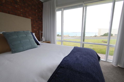 Southern Sands\' Beachfront Apartment - Accommodation Coffs Harbour 12