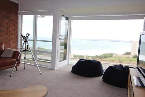 Southern Sands\' Beachfront Apartment - Accommodation Coffs Harbour 2