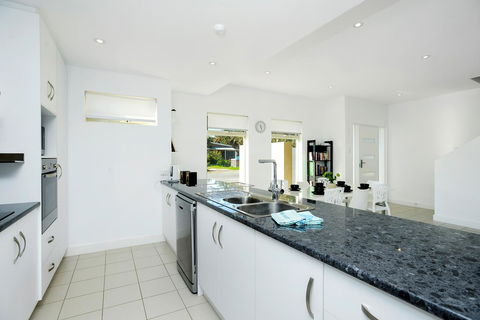 Blue Zone - Aldinga Beach - Accommodation Coffs Harbour 4