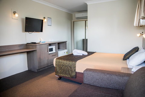 Lilac City Motor Inn & Steakhouse - Accommodation Coffs Harbour 9