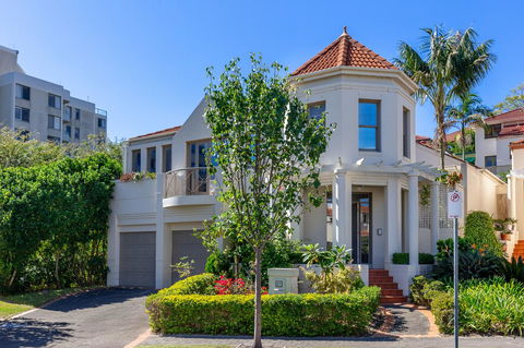 Kensington Self-Contained Modern House (89BROM) - Accommodation Coffs Harbour 0