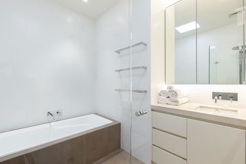 Kensington Self-Contained Modern House (89BROM) - Accommodation Coffs Harbour 7