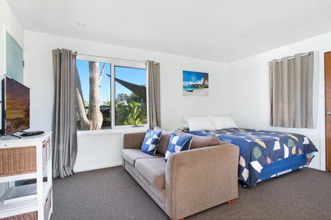 Huskisson Holiday Motel Cabins - Accommodation Coffs Harbour 0
