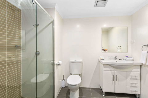Quality Suites Pioneer Sands - Accommodation Coffs Harbour 4