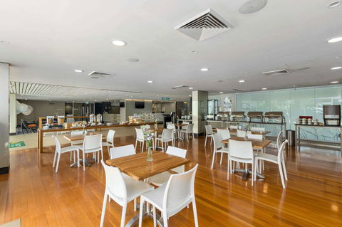 Quality Suites Pioneer Sands - Accommodation Coffs Harbour 7