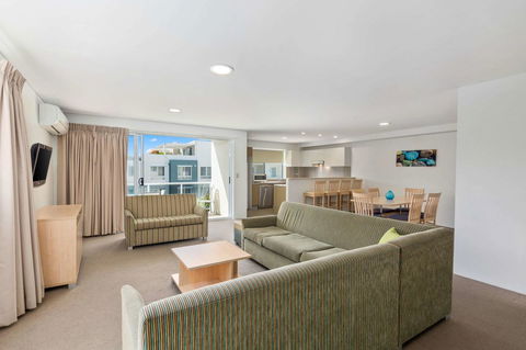 Quality Suites Pioneer Sands - Accommodation Coffs Harbour 5