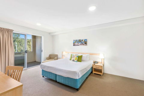 Quality Suites Pioneer Sands - Accommodation Coffs Harbour 9