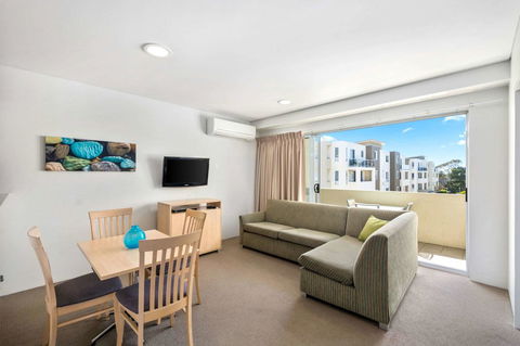 Quality Suites Pioneer Sands - Accommodation Coffs Harbour 3