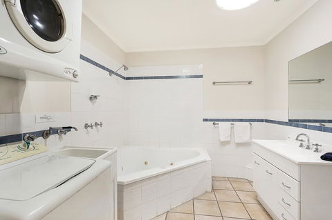 Sails Luxury Apartments Merimbula - Accommodation Coffs Harbour 26