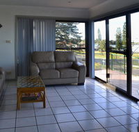 Oxley 8 at Tuncurry - Accommodation Coffs Harbour