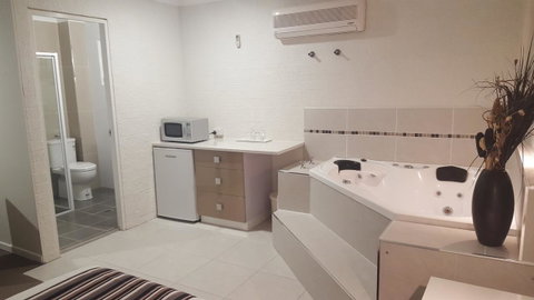 Coastal Bay Motel - Accommodation Coffs Harbour 40