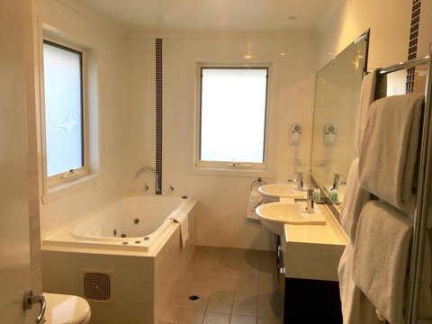 Encore Apartments - Accommodation Coffs Harbour 3