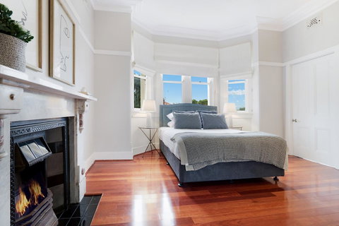 Huge Harbour View Apartment In Historic Home - Accommodation Coffs Harbour 8