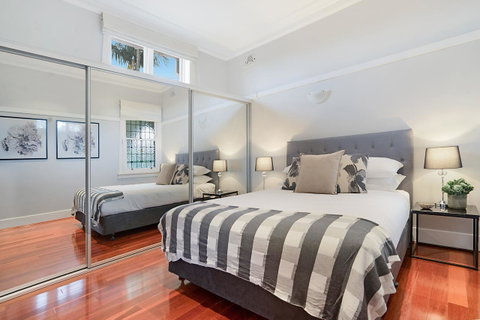Huge Harbour View Apartment In Historic Home - Accommodation Coffs Harbour 11