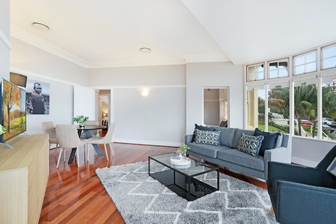 Huge Harbour View Apartment In Historic Home - Accommodation Coffs Harbour 17