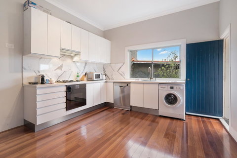 Huge Harbour View Apartment In Historic Home - Accommodation Coffs Harbour 14