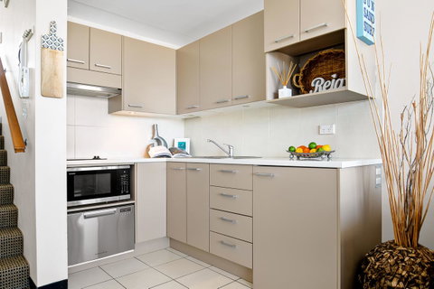 Relaxed Beachside Living - Accommodation Coffs Harbour 6