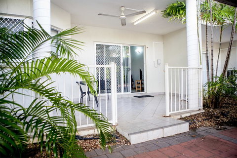 Nightcliff Foreshore Getaway - McKay Gardens - Accommodation Coffs Harbour 5