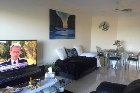 Nomikis\'On The Avenue - Accommodation Coffs Harbour 18
