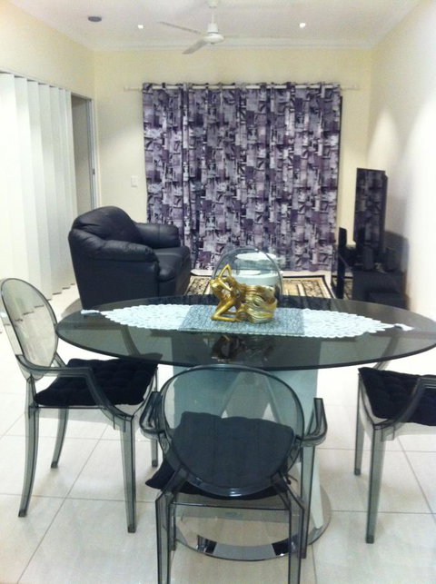 Nomikis\'On The Avenue - Accommodation Coffs Harbour 20