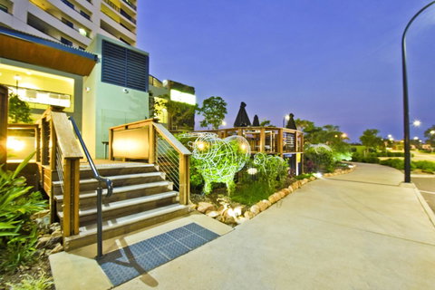 Nomikis\'On The Avenue - Accommodation Coffs Harbour 2