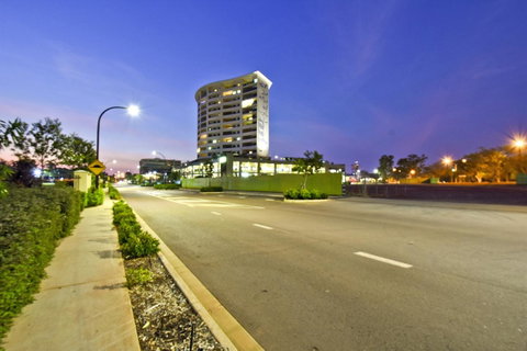 Nomikis\'On The Avenue - Accommodation Coffs Harbour 10