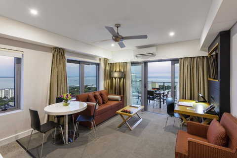 Oaks Darwin Elan Hotel - Accommodation Coffs Harbour 2