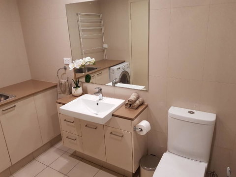 Darwin-Ocean Views, Tropical Getaway, Pool & Aircon - Accommodation Coffs Harbour 14
