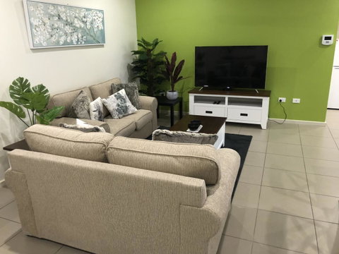Darwin-Ocean Views, Tropical Getaway, Pool & Aircon - Accommodation Coffs Harbour 4