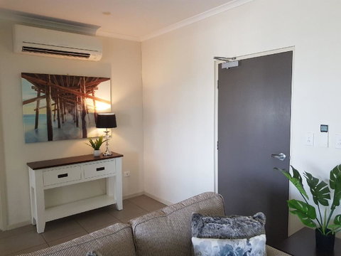 Darwin-Ocean Views, Tropical Getaway, Pool & Aircon - Accommodation Coffs Harbour 6