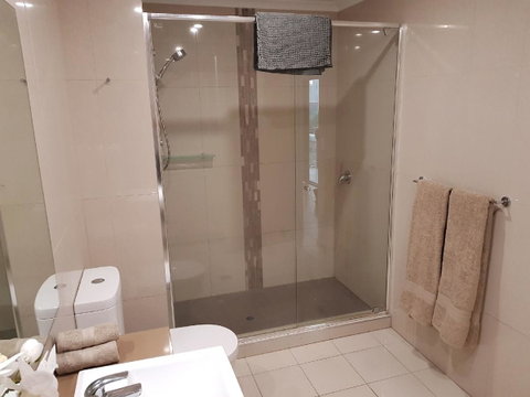 Darwin-Ocean Views, Tropical Getaway, Pool & Aircon - Accommodation Coffs Harbour 15