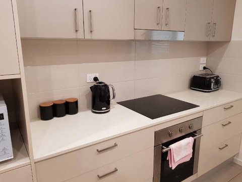 Darwin-Ocean Views, Tropical Getaway, Pool & Aircon - Accommodation Coffs Harbour 9