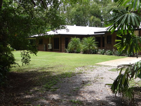 DARWIN'S SHADY ACRES RETREAT - Accommodation Coffs Harbour 1
