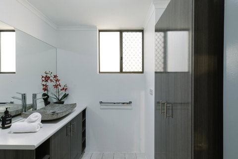 CitySide Apartment - 2 Bedroom With Private Courtyard - Accommodation Coffs Harbour 21