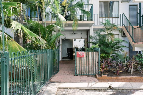 CitySide Apartment - 2 Bedroom With Private Courtyard - Accommodation Coffs Harbour 5