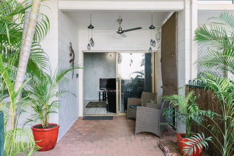 CitySide Apartment - 2 Bedroom With Private Courtyard - Accommodation Coffs Harbour 7