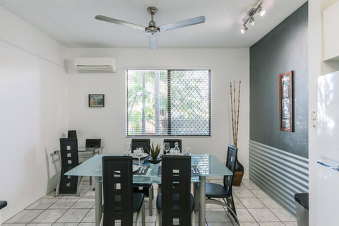 CitySide Apartment - 2 Bedroom With Private Courtyard - Accommodation Coffs Harbour 9