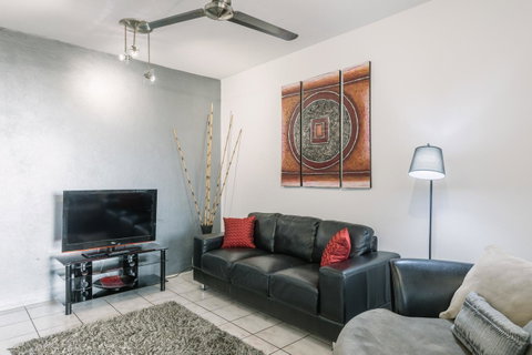 CitySide Apartment - 2 Bedroom With Private Courtyard - Accommodation Coffs Harbour 1